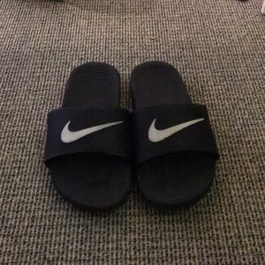 NIKE SLIDES